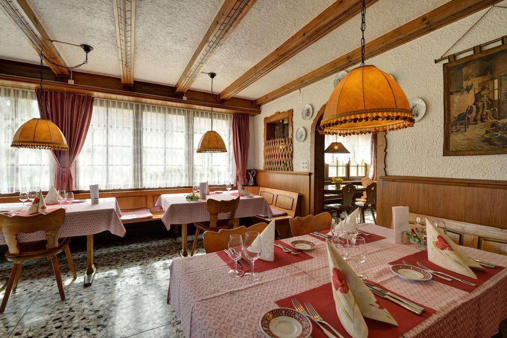 Hotel Du Chasseur Enges ภายนอก รูปภาพ