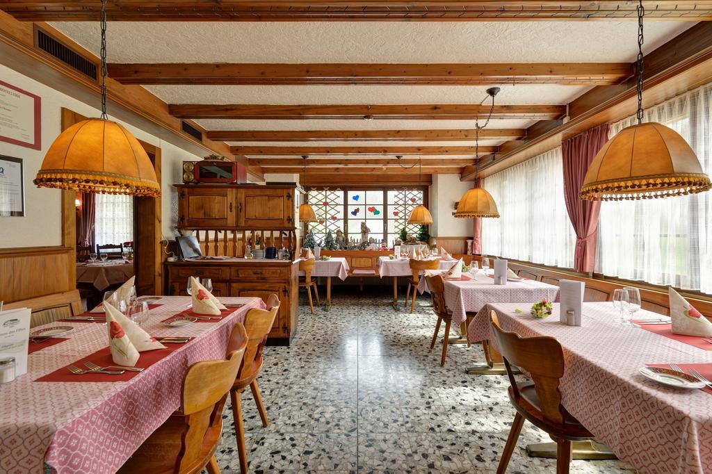 Hotel Du Chasseur Enges ภายนอก รูปภาพ